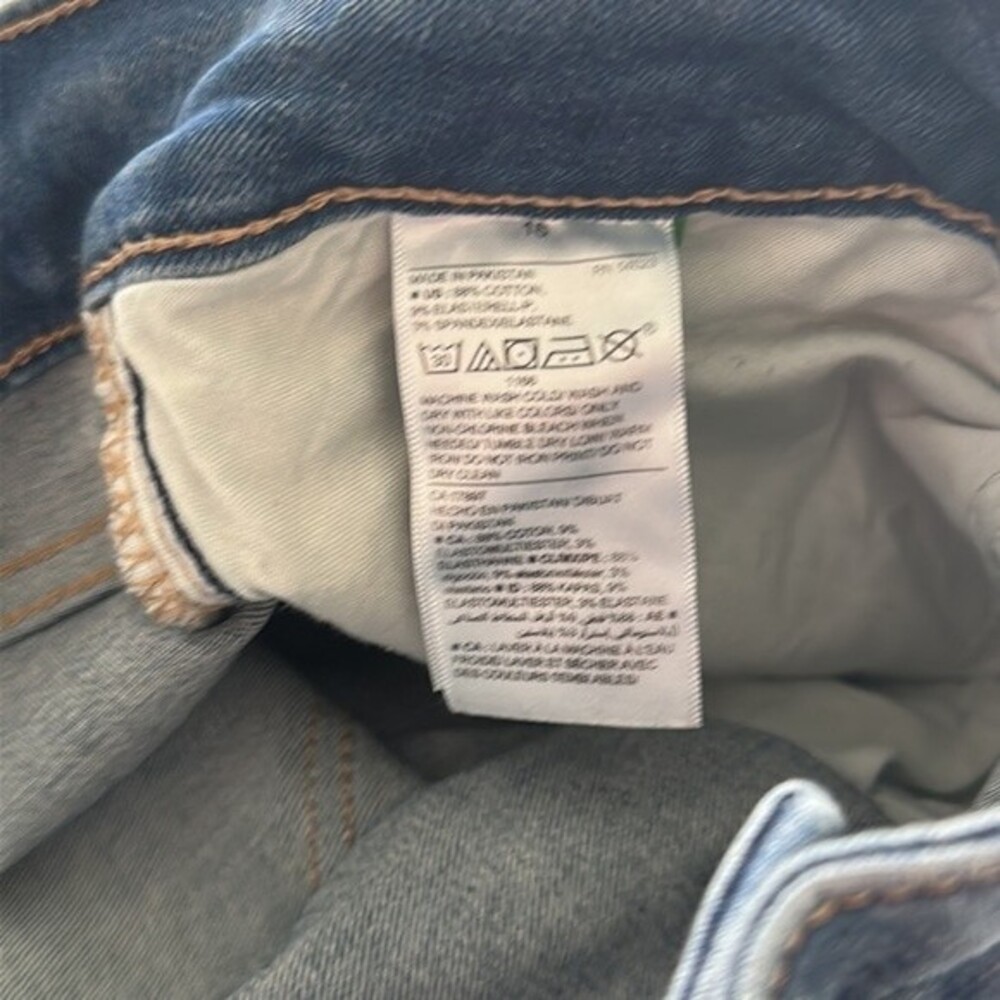 Old Navy Rockstar Super-Skinny Distressed Ripped Cut-Off Ankle Jeans Women Sz 16 - Picture 8 of 9